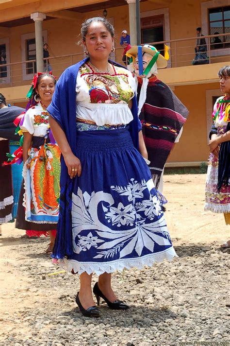 Michoacan En La Uiim Se Realizó Un Atractivo Concurso De Traje Regional P Urhépecha “portando