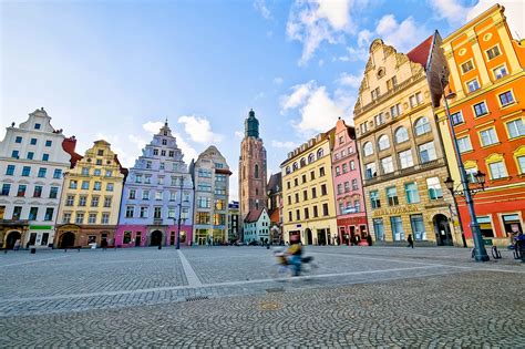 Im zweiten weltkrieg wurden große teile der stadt in den letzten kriegsmonaten zerstört. Marktplatz in Wroclaw (Breslau), Polen | Franks Travelbox