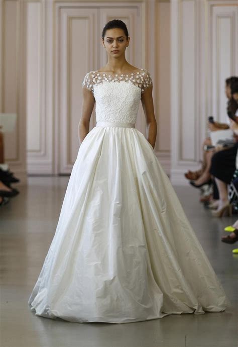 Ashi studio's spring 2015 couture collection unfolds like a dream. Oscar De La Renta Wedding Dress - Chic Vintage Brides ...