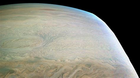 Jupiter Close Up Juno Snaps Stunning Image Of Planets Swirling Clouds