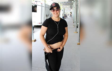 Amy Schumer Isnt Afraid To Show C Section Scars In Public — See Pics