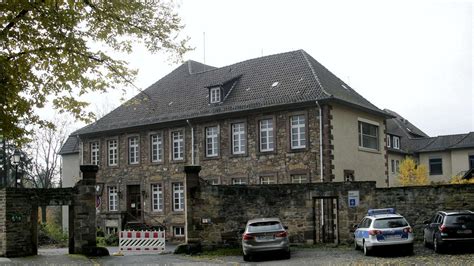 It was released digitally on 8 october 2007 in the uk and on 9 october 2007 in the us. Ehemaliges Uslarer Krankenhaus als Flüchtlingsunterkunft ...