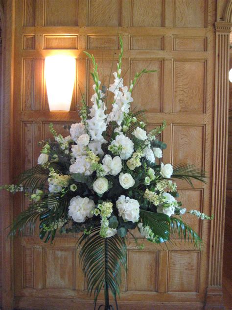 Pin De Connie Rush En Wedding Arreglos Florales Modernos Arreglos