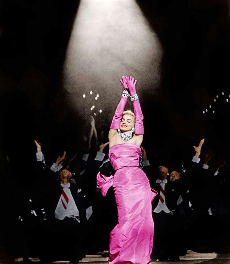 Arriba 78 Imagen Marilyn Monroe Pink Outfit Abzlocalmx