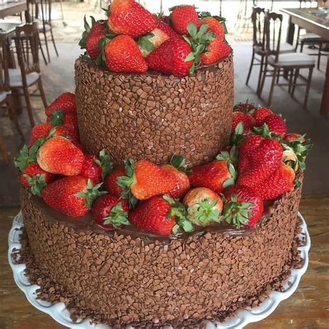 Receita em video de mousse de chocolate ingredientes para 6 pessoas: Bolo brigadeiro belga com muitos morangos. | Receitas de ...
