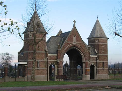 Gezinsbond ekeren en luchtbal is een lokale afdeling van de gezinsbond. Ekeren - Vikipedio