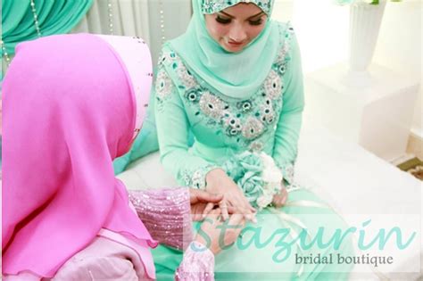 Semua menyatu, mulai dari kaligrafi, mawar cat air, dan nada pastel semuanya cocok satu. stazurinweddings Pelamin Dewan Pelamin Tunang Mini Pelamin ...