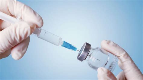 Cette deuxième injection doit avoir lieu 21 jours. 60.000 doze de vaccin de la compania farmaceutică Johnson&Johnson sosesc în ţară - Sibiu 100%