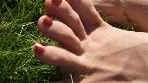 Toes Pulling Up Grass Wmv The Amberlily Show Fetish Emporium Clips4sale