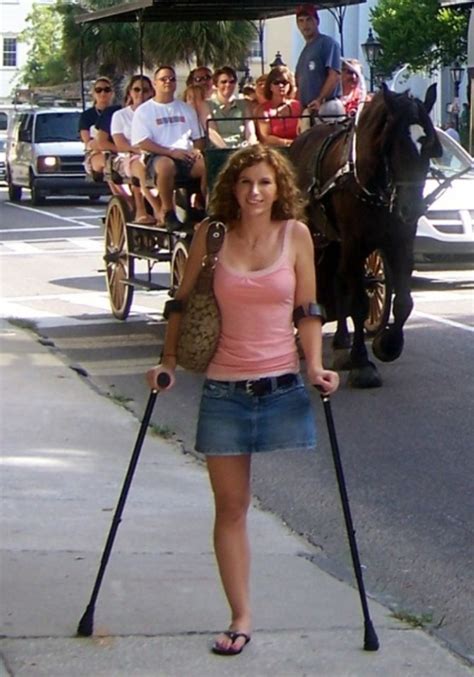 Девушки на костылях Amputee Woman On Crutches Page