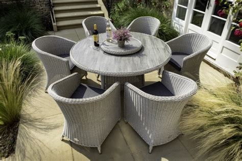Hartman Heritage Tuscan 6 Seat Round Outdoor Dining Table Set With Lazy