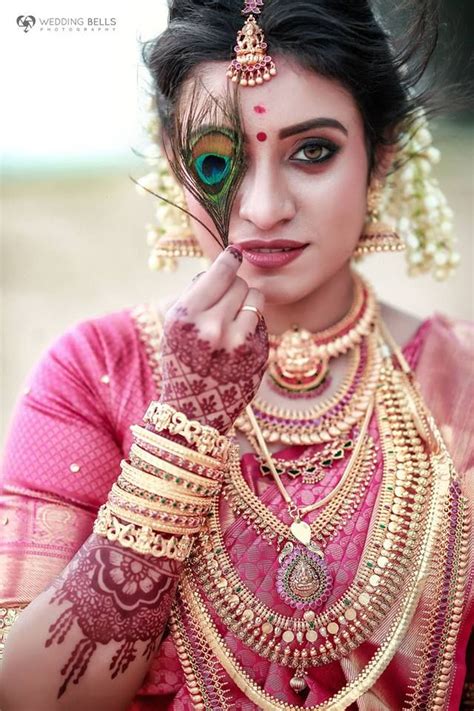 Pin By Niveditha Anil On Wedding Indian Bride Poses Indian Wedding Pictures Kerala Wedding