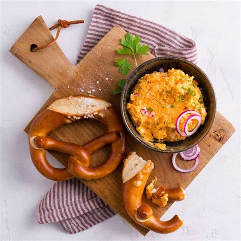 Obatzda ˈoːbatsdɐ (also spelt obazda and obatzter) is a bavarian cheese delicacy. Bayerischer Obatzda | Rezept | Obatzda, Lebensmittel essen ...
