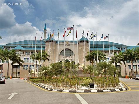 Malaysia Central Directions International Islamic University Malaysia