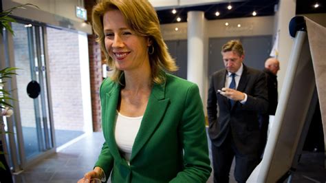 Gerüchte über die kreativen frisuren von mona keijzer sind oft in den üblichen klatschzeitschriten zu finden. Mona Keijzer: Zeer mooie uitslag voor CDA | RTL Nieuws