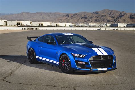1.tem motor movido a gasolina. Ford Mustang Shelby GT500 2021 | VirusCars