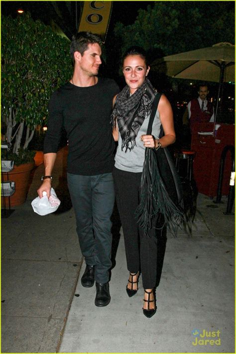 Robbie Amell On Fiancee Italia Ricci She S An Incredible Actress