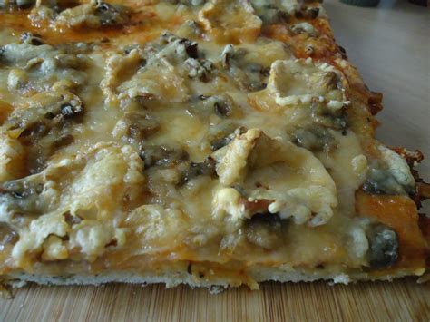 Pizza jambon champignons chèvre