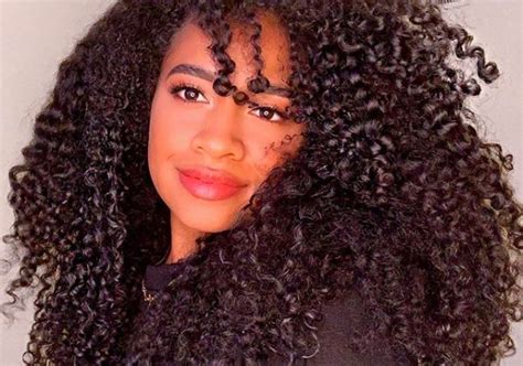 Comment stimuler la pousse des cheveux crépus et bouclés ? - Ma