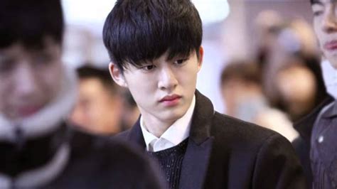 Hahaha kezia jul 24 2018 9:49 am i agree he looks like eunhyuk super junior and little bit looks like jinyoung b1a4. iKON "B.I" KIM HANBIN "HAPPY BIRTHDAY" - YouTube