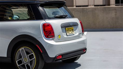 First Drive Review The 2020 Mini Cooper Se Electric Car Realigns How I