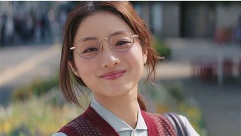 石原さとみの丸メガネに大反響!「癒された」「可愛くて泣けてくる」 2016/12/04 (日) 07:45 日本テレビのドラマ『地味にスゴイ! 石原さとみが東京メトロCMでメガネ女子姿を披露!可愛すぎると ...