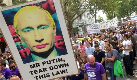 Putin Ritratto Gay Durante La Manifestazione Libero Quotidiano