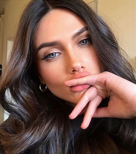 pin by 𝕸𝖞𝖘𝖙𝖎𝖈𝖆 on beauty and makeup dark hair blue eyes brown hair blue eyes brown hair blue