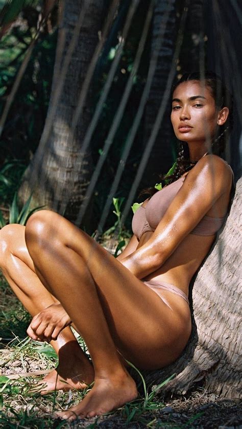 Kelly Gale Sexy Pics From Her Salvador Vacation Photos The
