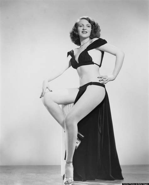 24 Amazing Photographs Of Burlesque Dancers In The 1950s Vintage News