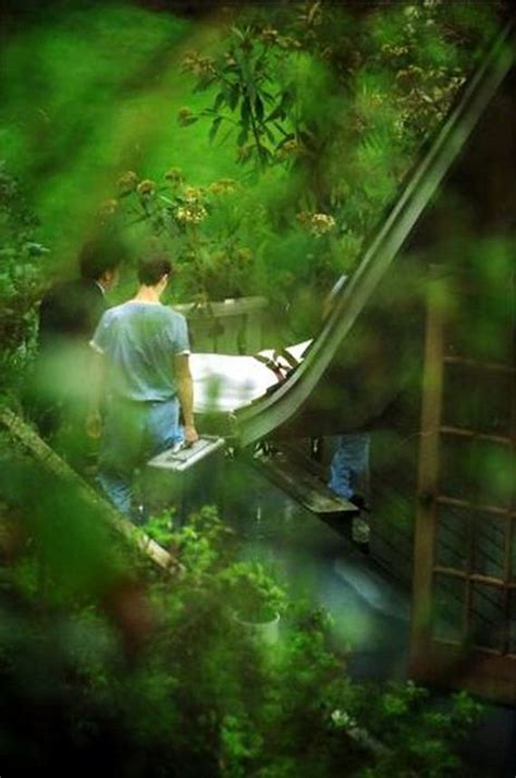 He was 27 years old. Kurt Cobain Suicide Scene - Barnorama