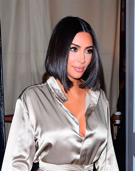 The extensions are gone and we now have kim kardashian short hair with a hint of balayage. Kim Kardashian's Short Bob Haircut Photos | POPSUGAR ...