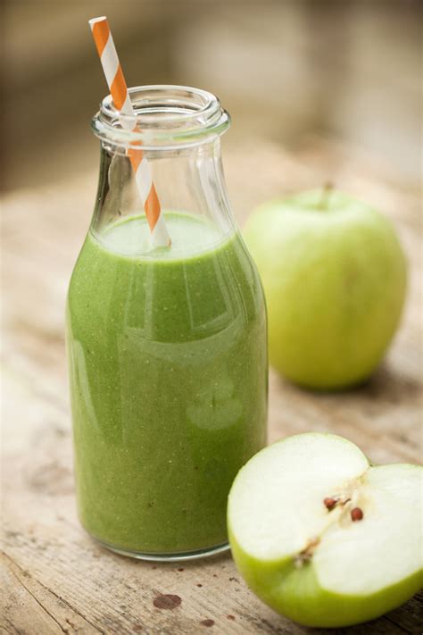 After drinking the water, the man would cut the coconut in half and used the top as a spoon to scoop out the meat. Coconut Water Breakfast Smoothie