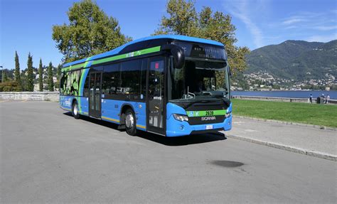 Planer podróży z dowolną liczbą przesiadek, między różnymi środkami transportu: Scania autobus ibrido per la tratta Como-Lecco