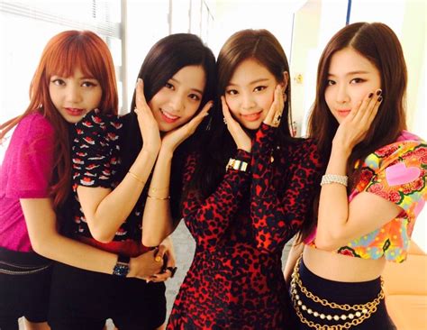 Lisa Rosé Jennie And Rosé Jennie Blackpink Kpop Girl Groups Korean Girl Groups Kpop Girls