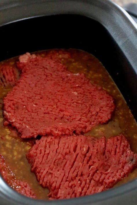 Crock pot cube steak is one of the best ways to cook this tough cut of meat. Crock Pot Cubed Steak with Gravy - The Country Cook