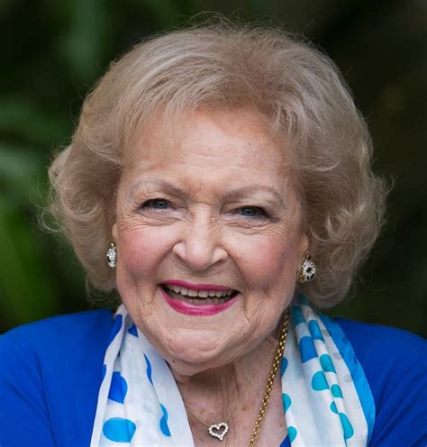 betty white dead at 99 legendary golden girls actress passes away as fans pay tribute to