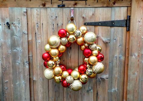 Make A Christmas Bauble Wreath The Easy Way Crafting Happiness