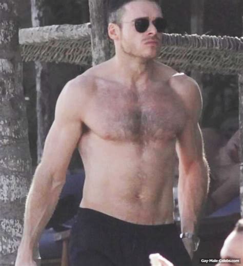 Leaked Richard Madden Shirtless Sexy Beach Photos Picture Gay
