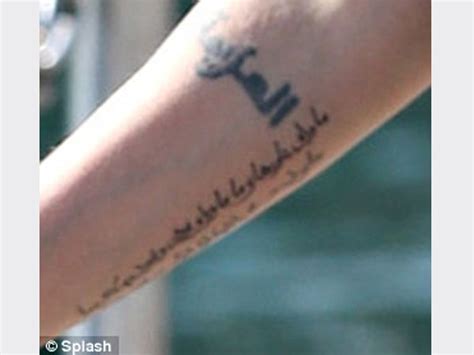 Jolie pitt)‏، مواليد 4 يونيو 1975)، وهي ممثلة، وصانعة أفلام، وإنسانية أمريكية. أنجلينا جولي ترسم وشم جديد باللغة العربية.. شاهده