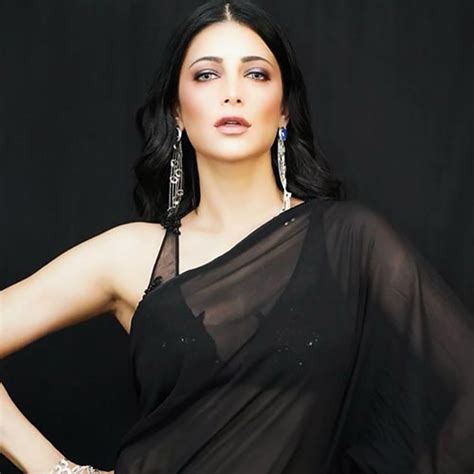 Shruti Haasan In Backless Black Saree Is Too Hot To Handle See This Indian Actress And Singer