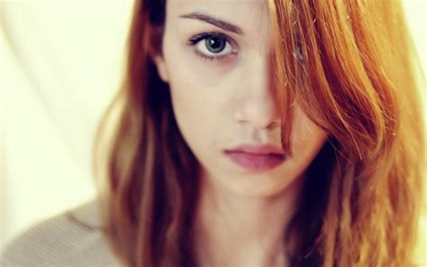 Masaüstü Yüz Kadınlar Kızıl Saçlı Model Portre Alan Derinliği Uzun Saç Kırmızı Yeşil