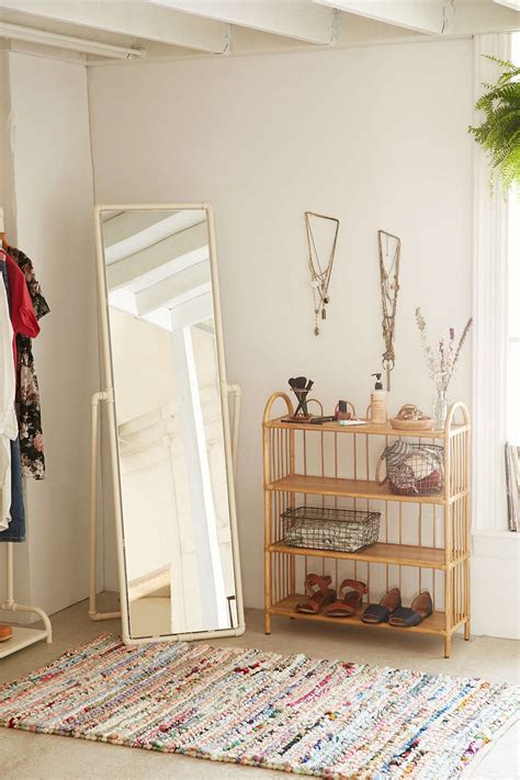 4 Mirror Styles That Will Brighten Up Your Bedroom