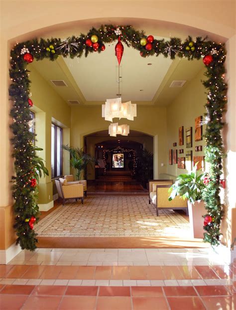 30 Christmas Decorating Ideas For Hallway
