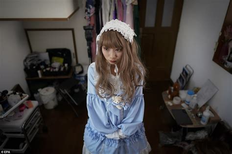 Japanese Artist Gives Funerals For Sex Dolls And Lets Customers Live Out Fantasies As Murder