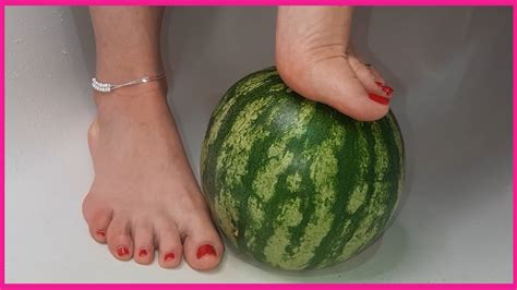 490 watermelon food crush 🍉 wassermelone zertreten crushing barefeet fruit fetish red