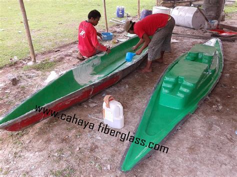 Perahu merupakan kendaraan yang penting bagi para nelayan untuk mencari ikan. Jual perahu kayak Murah - Pabrik Cahaya Fiberglass