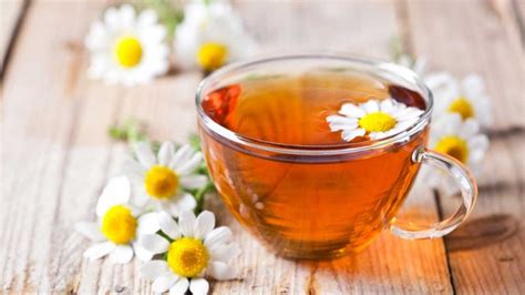 Chamomile tea is the most popular herbal tea in the world. Tak Terbuat dari Daun Teh, Teh Chamomile dan Teh Rosella ...