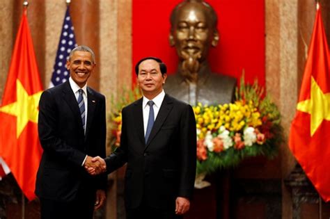 Chức danh phó chủ tịch nước sẽ được bầu vào sáng 6/4. U.S. President Barack Obama shakes hands with Vietnam's ...