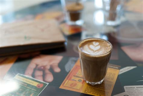 Differences between different type of coffee recipes are the proportions of espresso, steamed milk and foam within the beverage. Piccolo espresso | Favorite recipes, Food photo, Piccolo